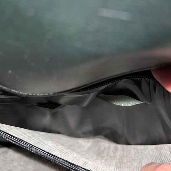 Patterned Travel Case. - Picture 8 of 8